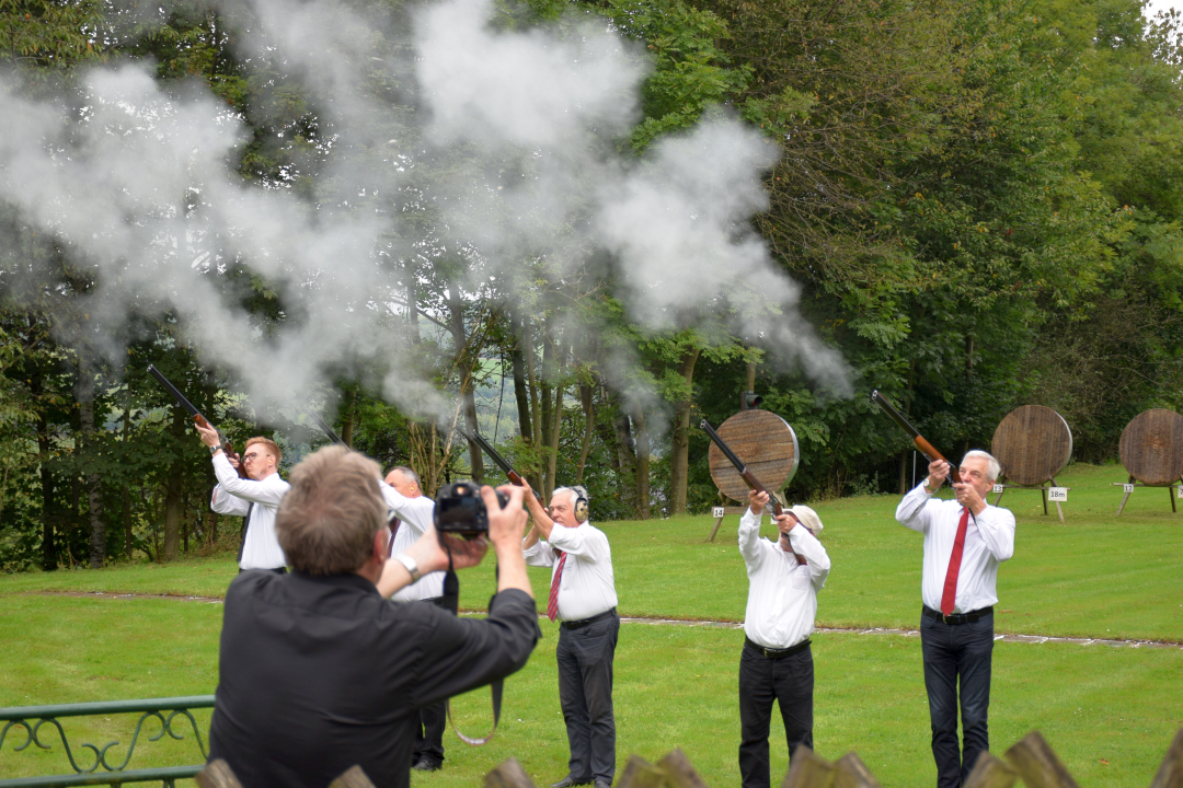 bBeginn1 Salut mit PresseFotograf bBeginn1 Salut mit PresseFotograf